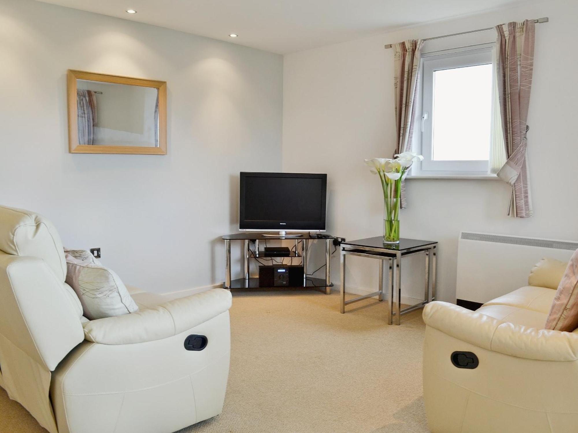 Waters Edge Villa Llanelli Exterior photo